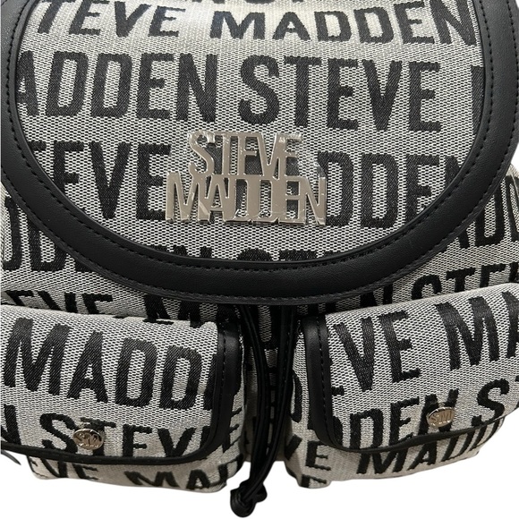 Steve Madden backpack & matching pouch - 2pc Retail $98 - Picture 3 of 9